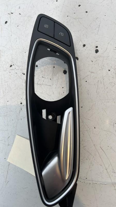 Poignee interieur avant gauche AUDI A1 1 PHASE 2 Diesel - 1