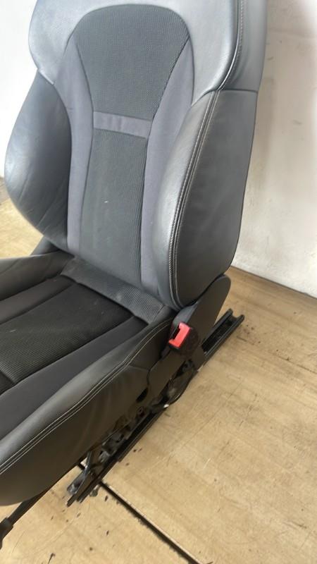 Siege avant droit AUDI A1 1 PHASE 2 Diesel - 1