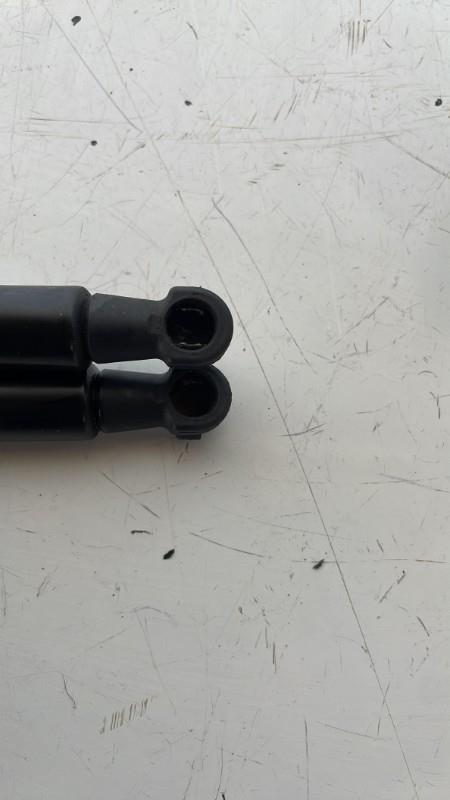 Verin de capot BMW SERIE 1 E81 Diesel - 1