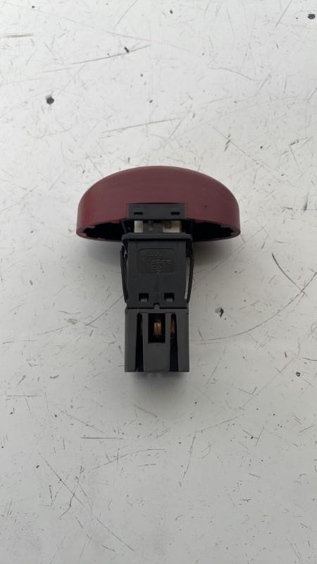 Bouton de warning PEUGEOT 206 PHASE 1 Essence - 1