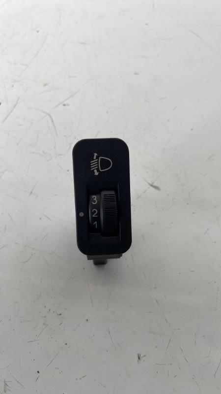 Commande de reglage hauteur de phare PEUGEOT 206 PHASE 1 Diesel - 1