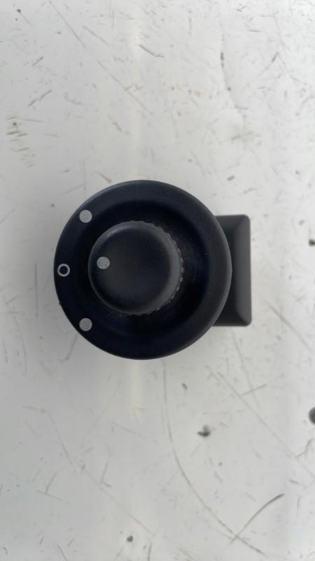 Commande retroviseurs RENAULT CLIO 2 PHASE 2 Essence - 1