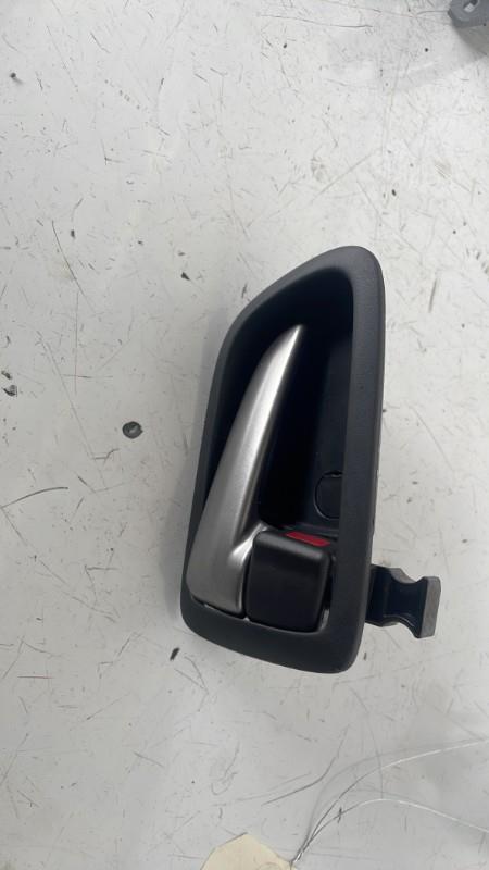 Poignee interieur arriere droit MAZDA 2 1 Essence - 1