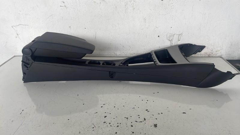 Console central (interieur plastique) BMW SERIE 1 E87 PHASE 2 Essence - 1