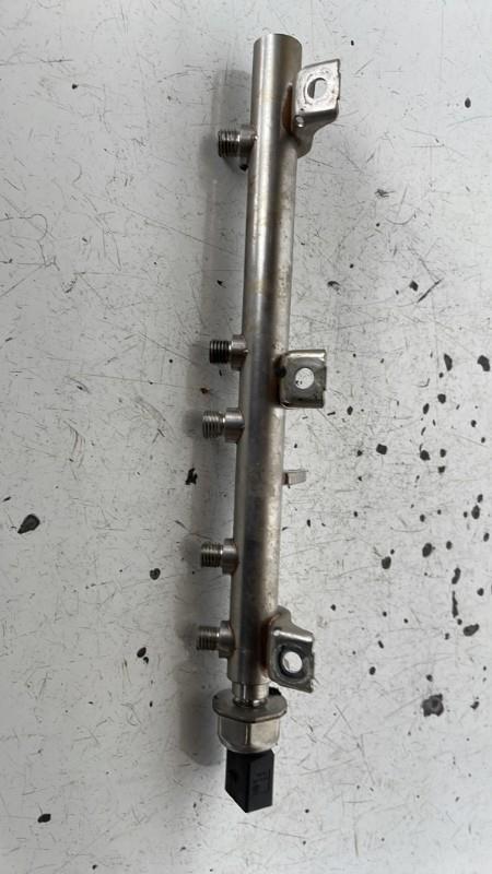 Rampe injection BMW SERIE 1 E87 PHASE 2 Essence - 1
