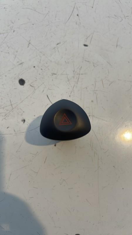 Bouton de warning RENAULT CLIO 2 PHASE 2 Essence - 1