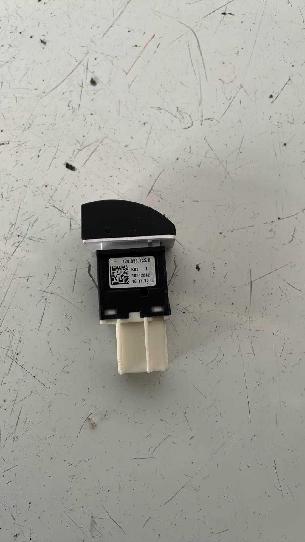 Bouton de warning SKODA OCTAVIA 3 PHASE 2 BREAK  - 1