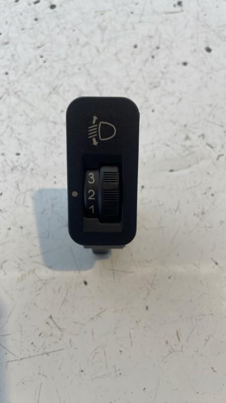 Commande de reglage hauteur de phare PEUGEOT 206 PHASE 1 Essence - 1