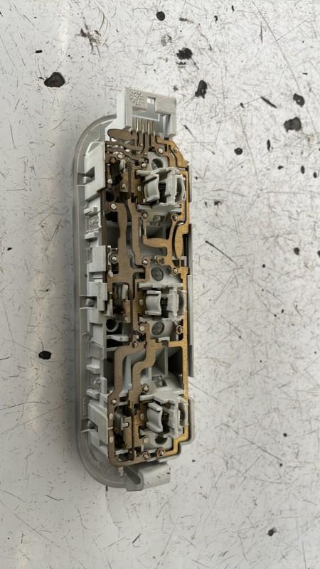 Eclairage de plafonnier RENAULT CLIO 3 PHASE 1 Essence - 1