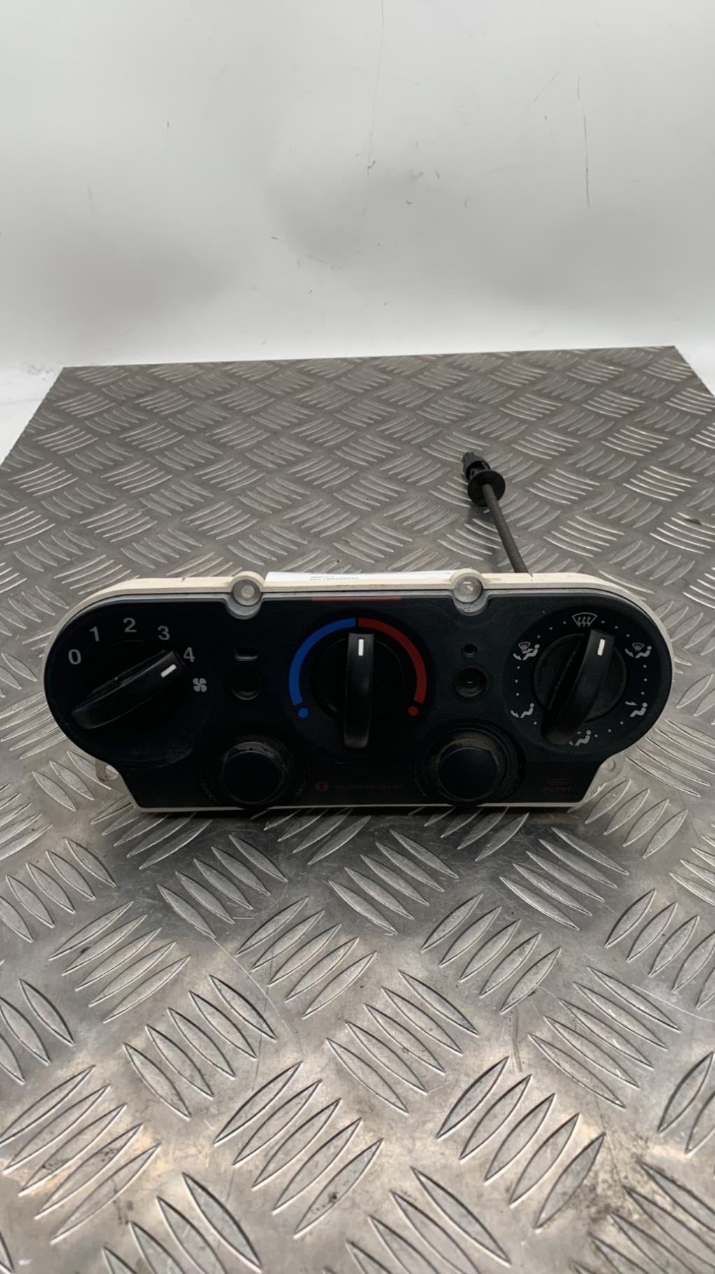 Commande chauffage FORD FIESTA 5 PHASE 1  - 1