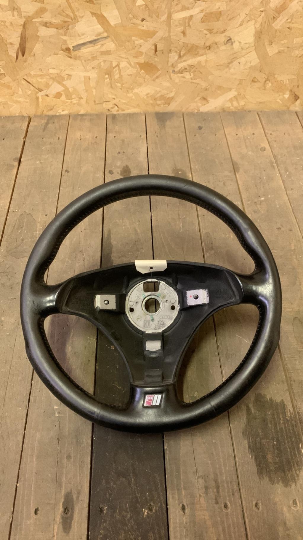 Volant AUDI TT 1 COUPE Essence - 1