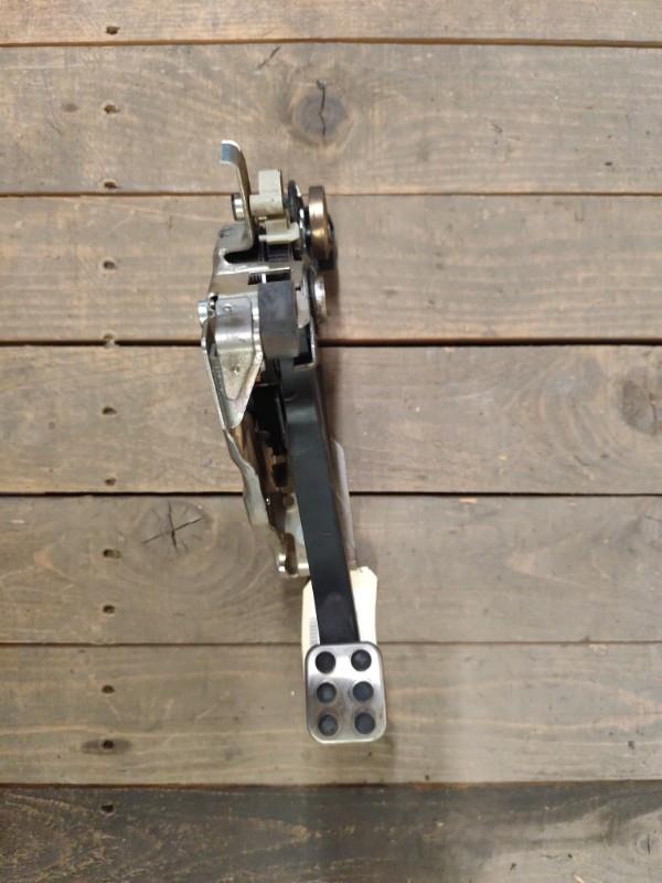 Pedalier MERCEDES CLASSE C 204  - 1