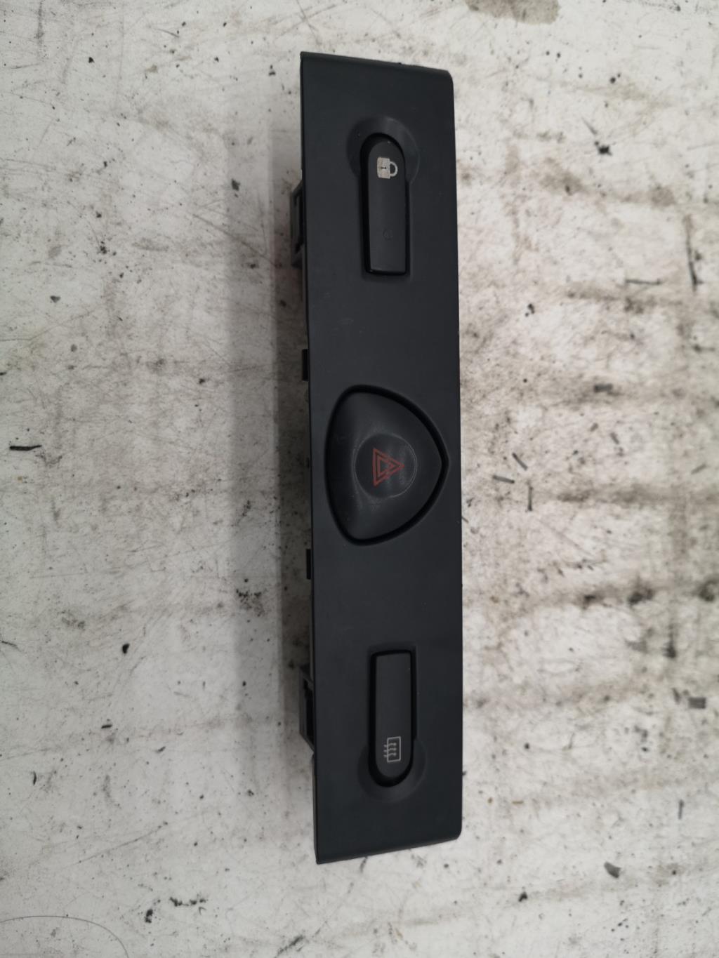 Bouton de warning RENAULT CLIO 2 PHASE 2 Diesel - 1