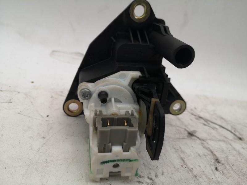 Bouton de coffre RENAULT CLIO 2 PHASE 2 Diesel - 1