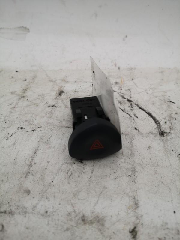 Bouton de warning RENAULT CLIO 2 PHASE 2 Essence - 1