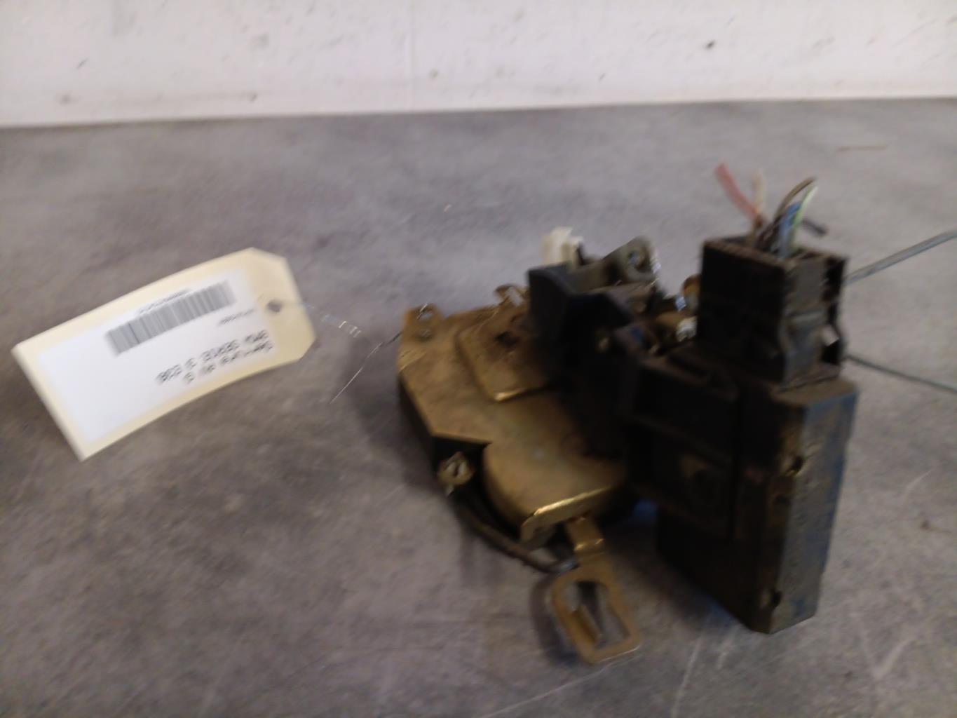 Serrure avant gauche BMW SERIE 3 E36  - 1