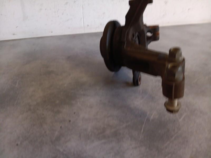 Fusee avant droit RENAULT CLIO 3  - 1