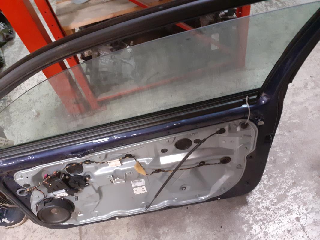 Porte avant droit