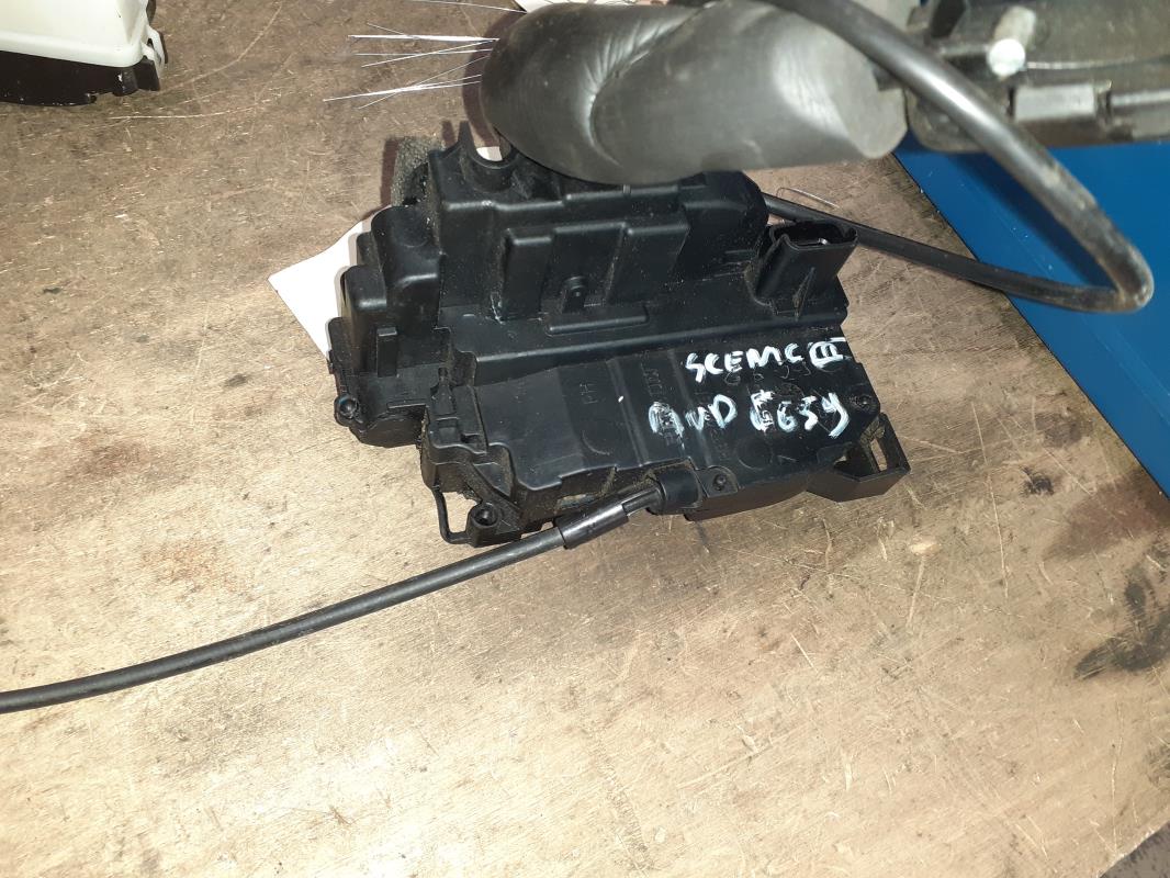 Serrure avant droit RENAULT SCENIC 3 PHASE 1 Diesel - 1