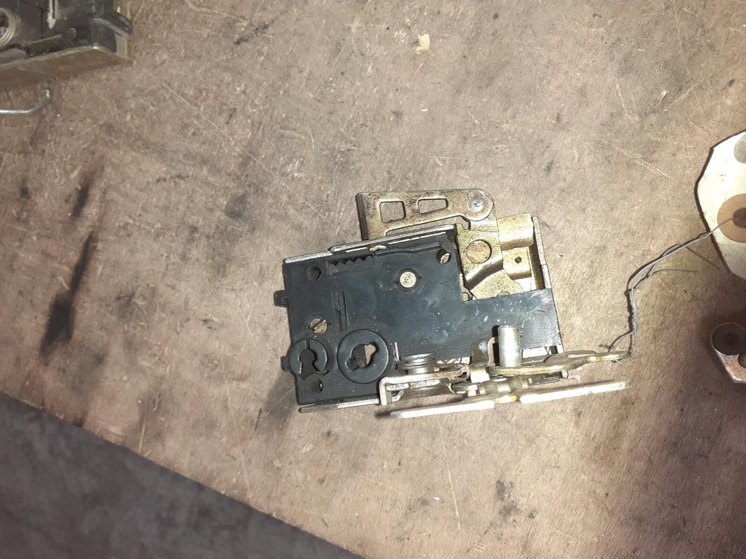 Serrure avant droit CITROEN CIT SAXO Essence - 1