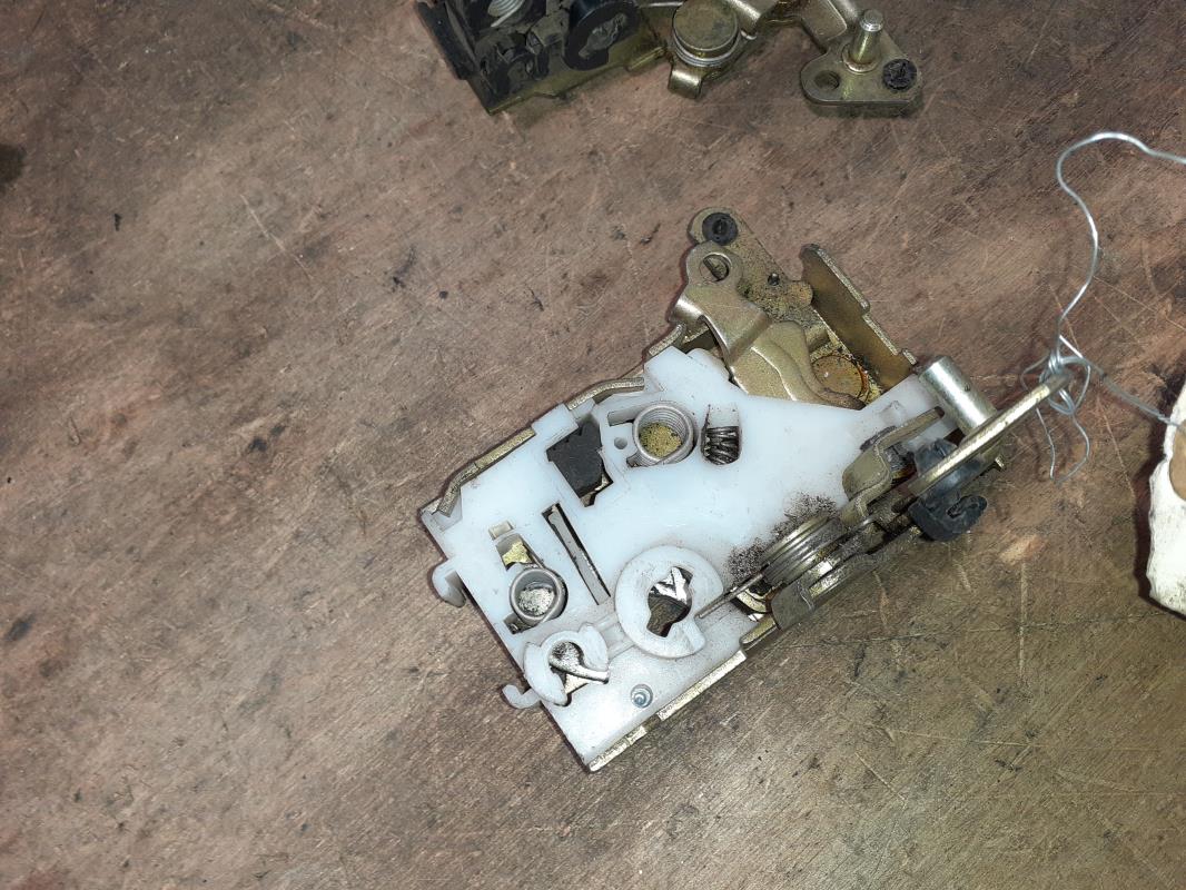 Serrure avant droit CITROEN CIT AX Diesel - 1