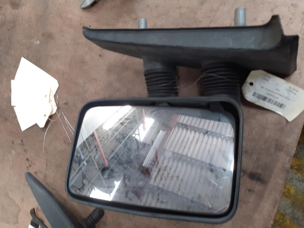 Retrovisor izquierdo