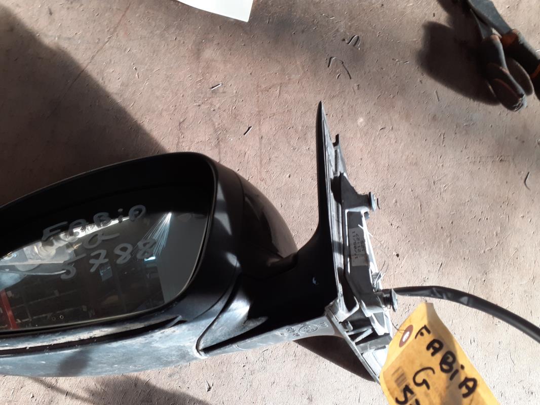 Retrovisor izquierdo
