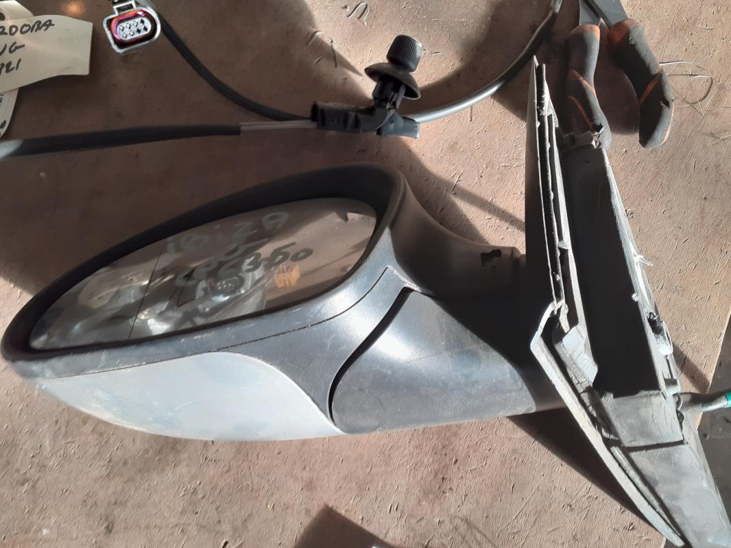 Retrovisor izquierdo