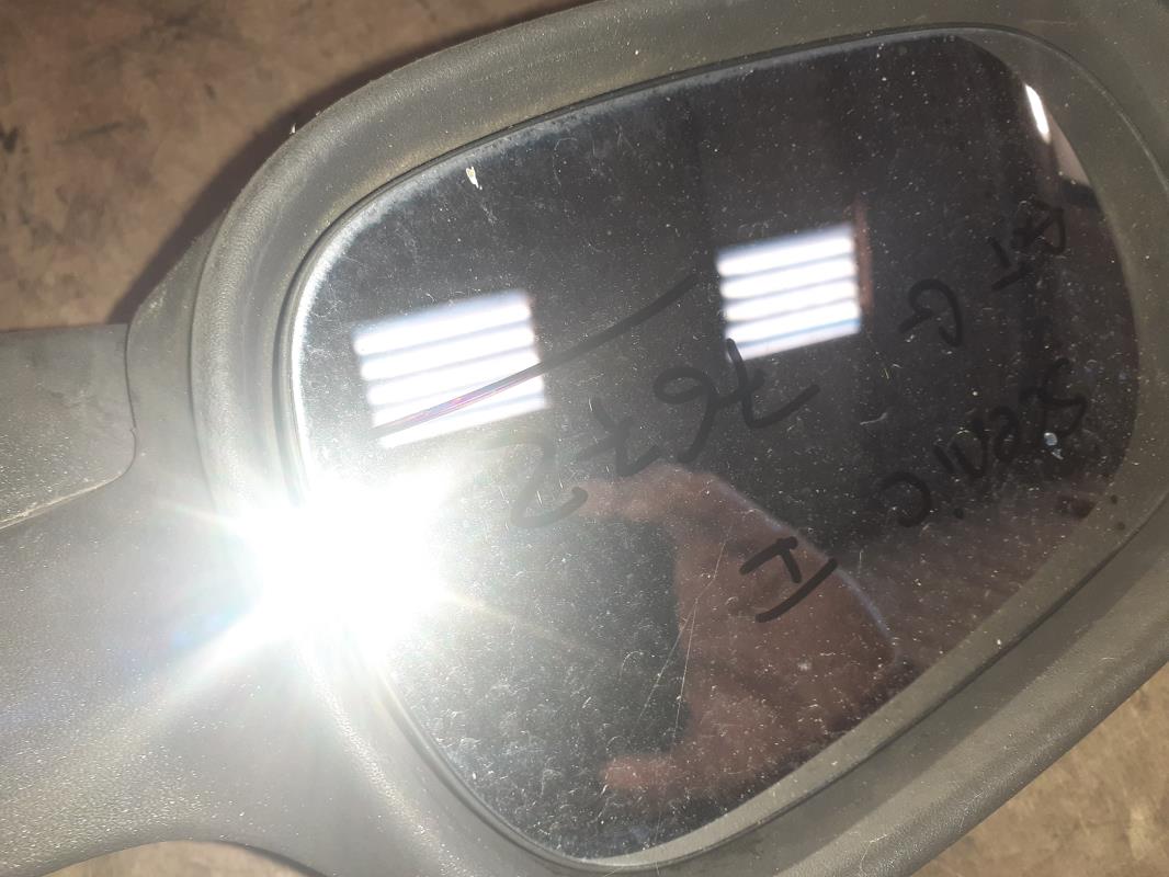 Retrovisor izquierdo