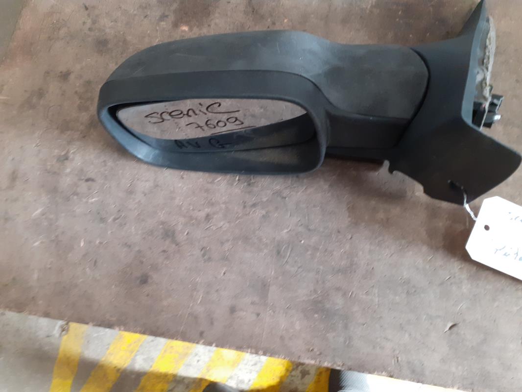 Retrovisor izquierdo