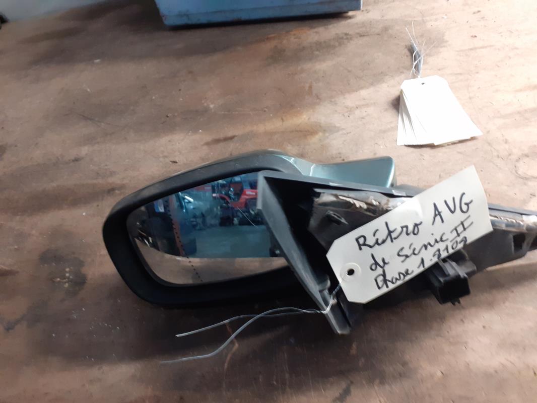 Retrovisor izquierdo