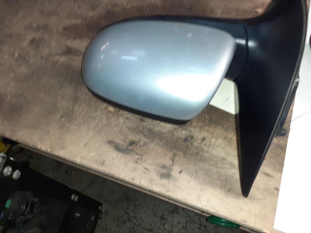 Retrovisor izquierdo