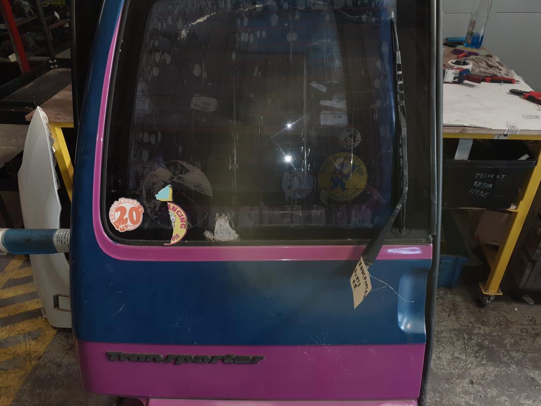 Porte de coffre gauche