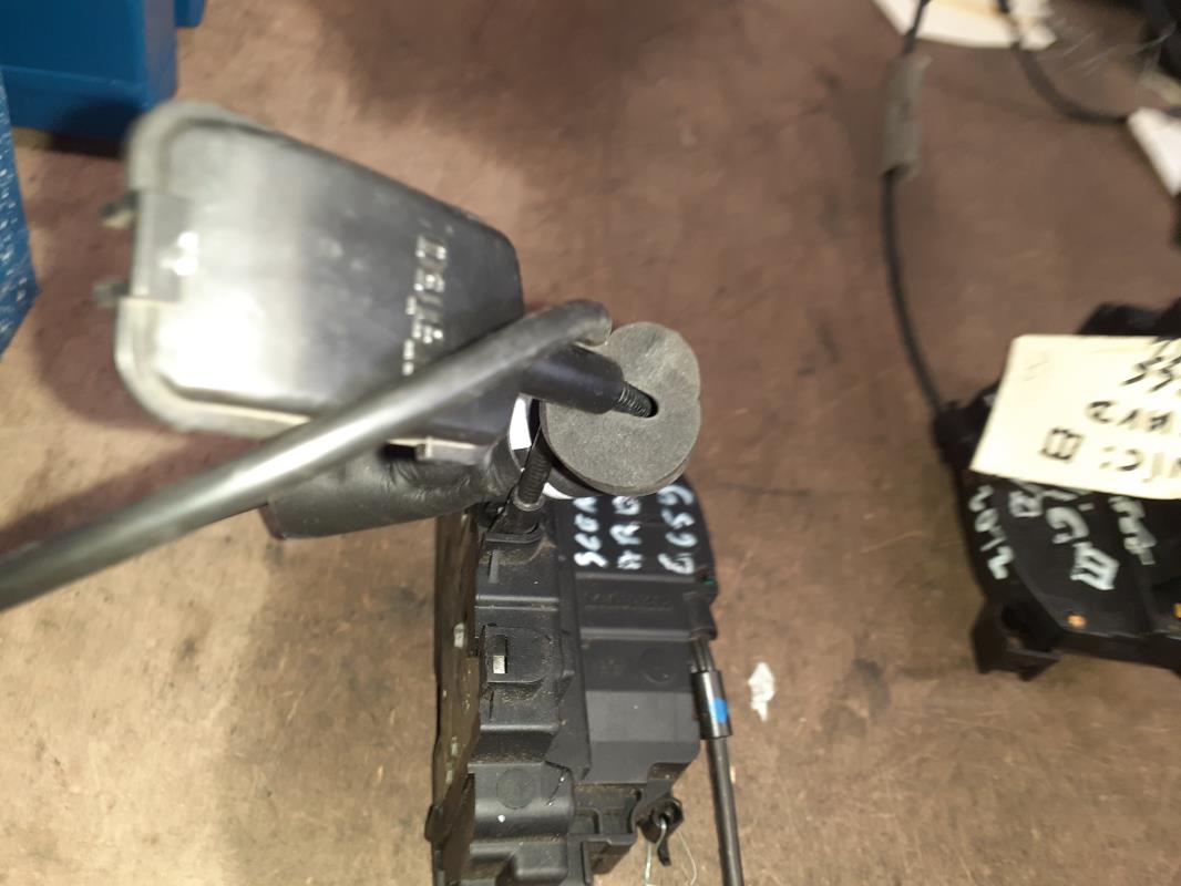 Serrure arriere droit RENAULT SCENIC 3 PHASE 1 Diesel - 1