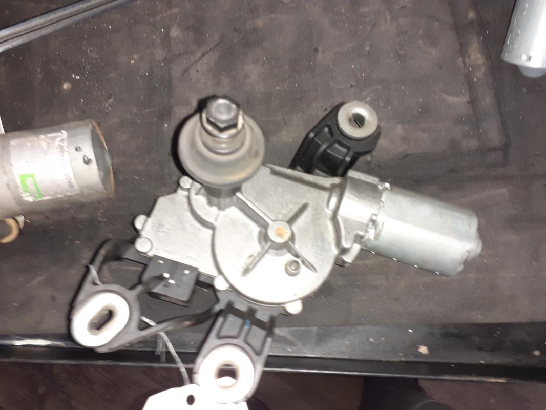Moteur essuie glace arriere