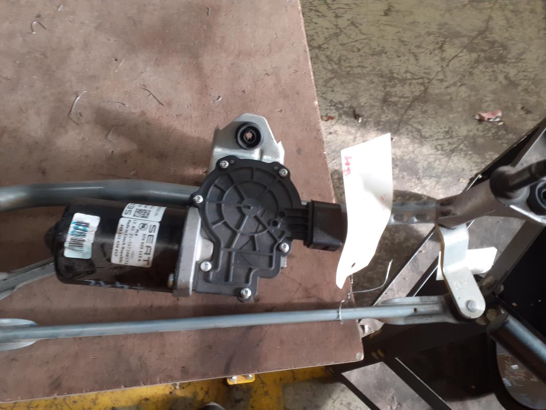 Moteur essuie glace avant