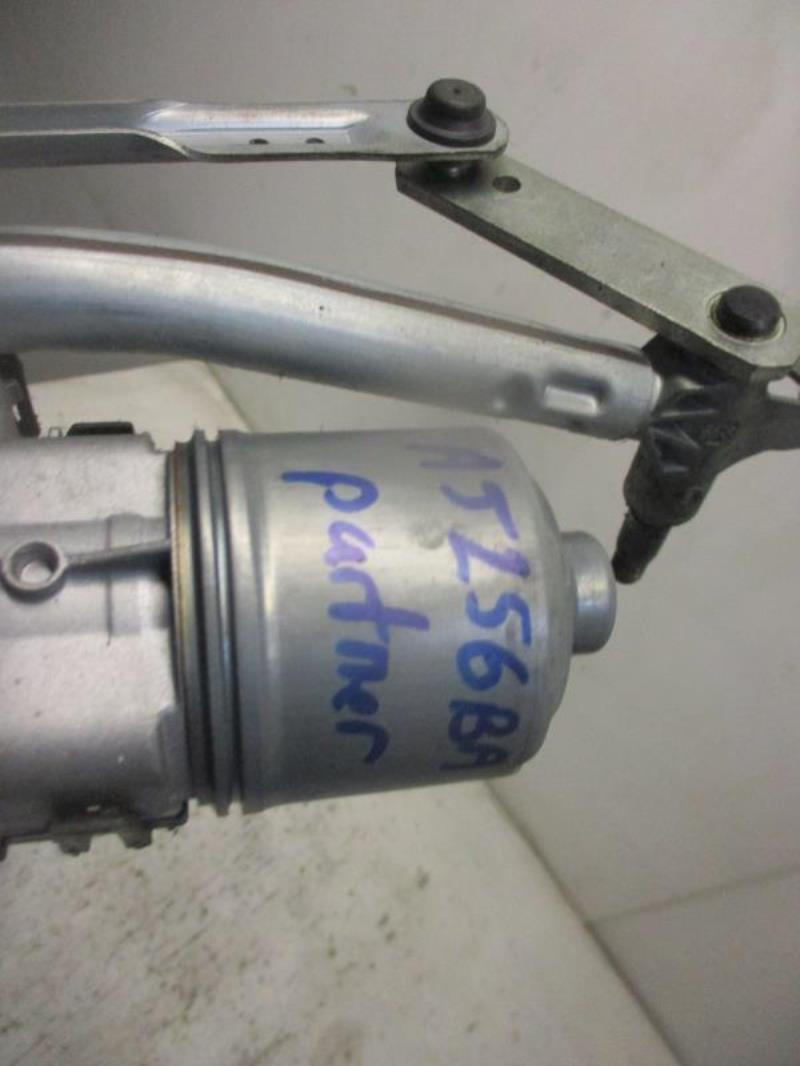 Moteur essuie glace avant