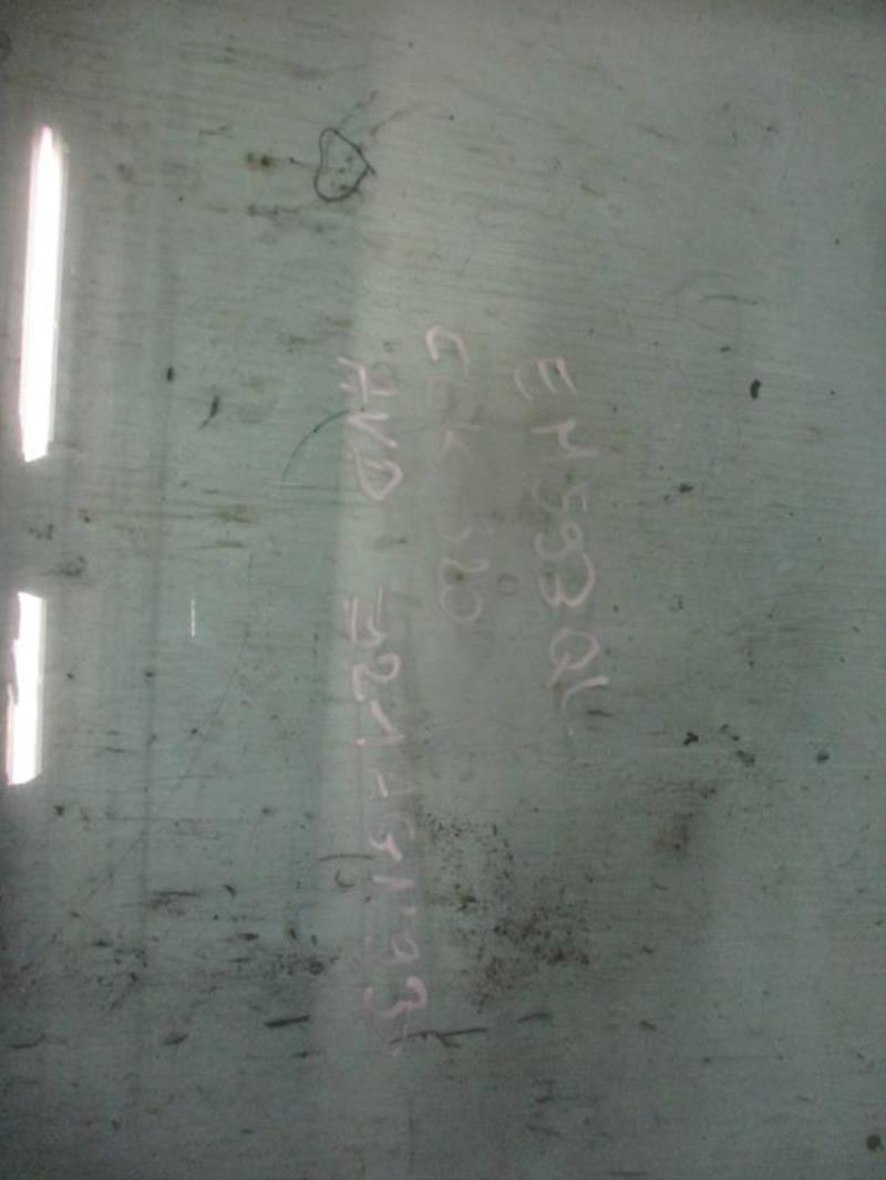 Vitre avant droit