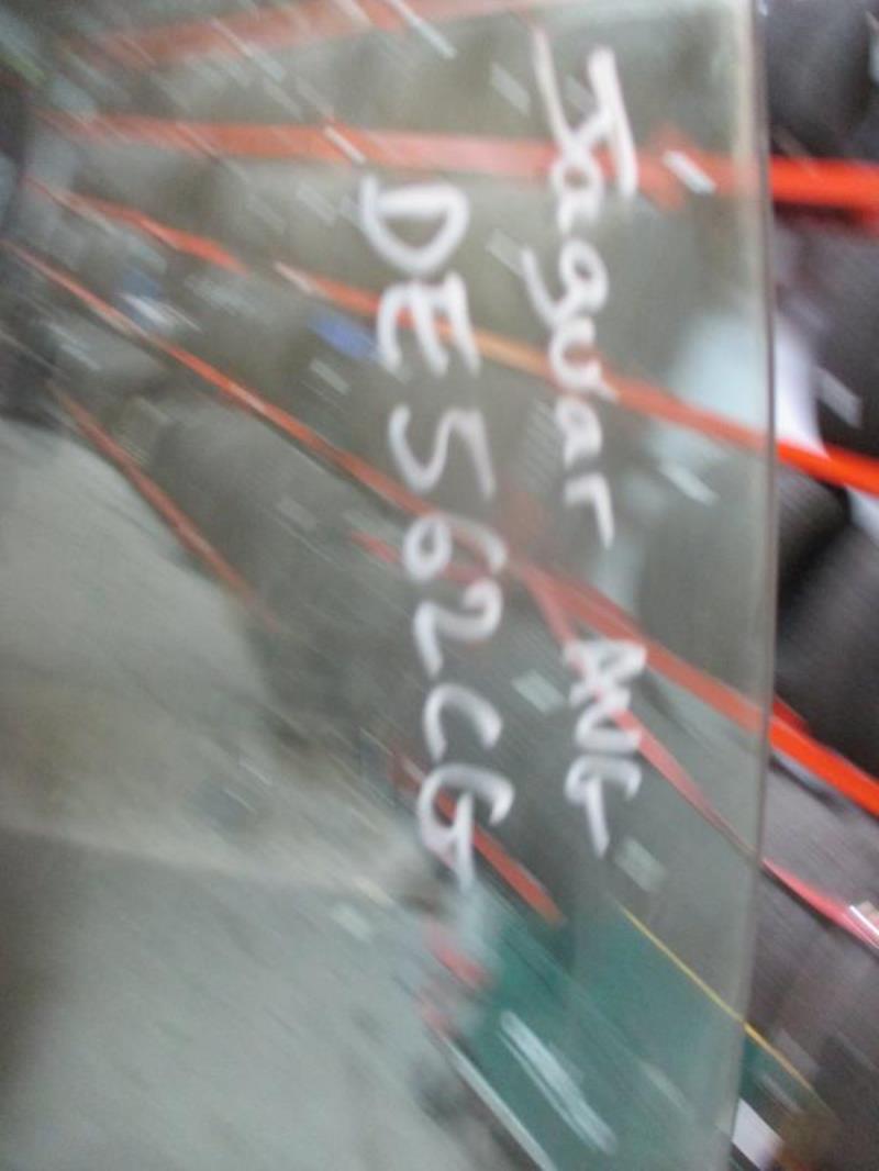 Vitre avant gauche