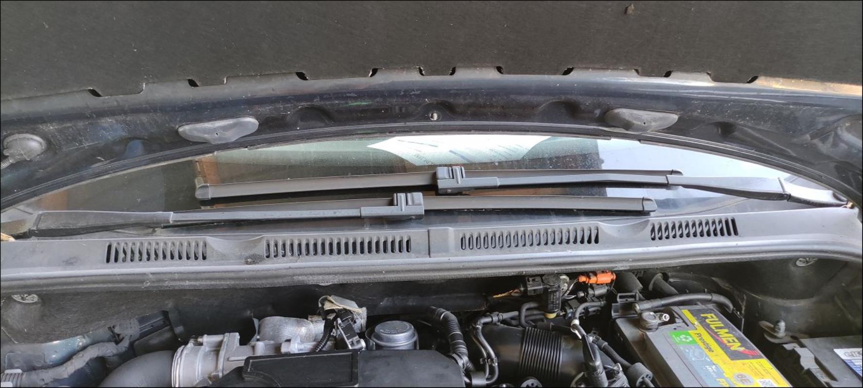 Moteur essuie glace avant