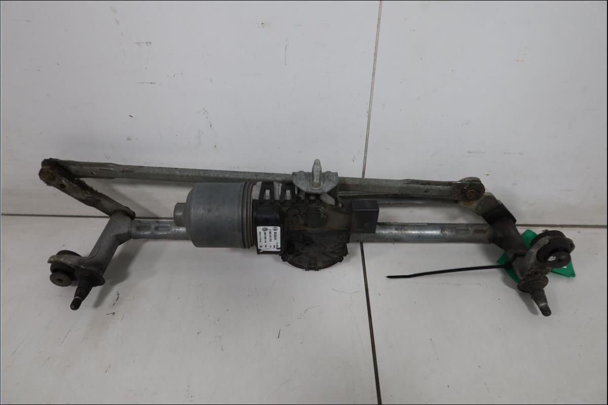 Moteur essuie glace avant