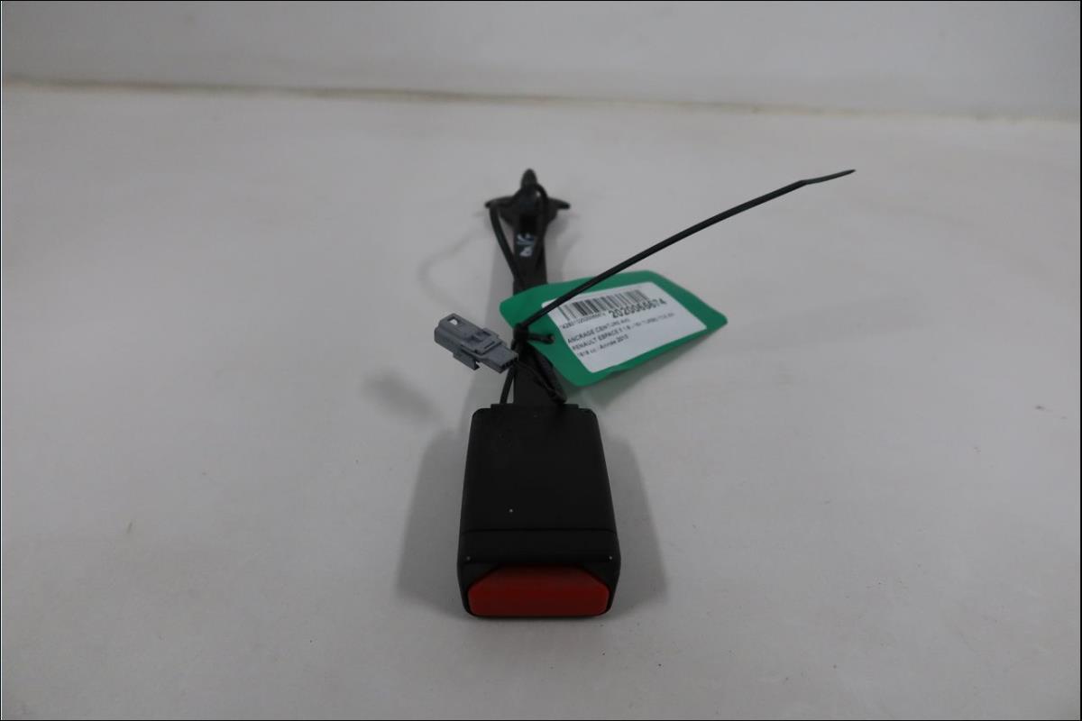 Attache ceinture avant gauche