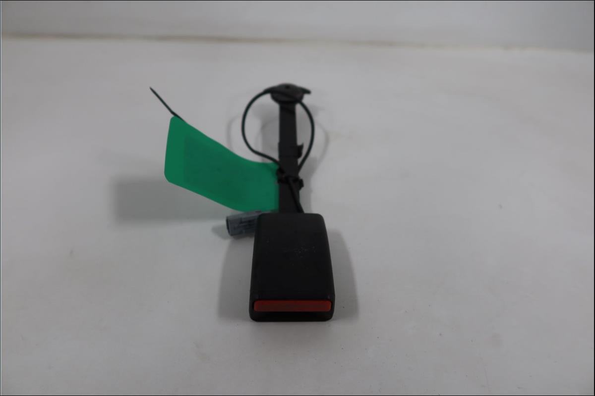 Attache ceinture avant droit