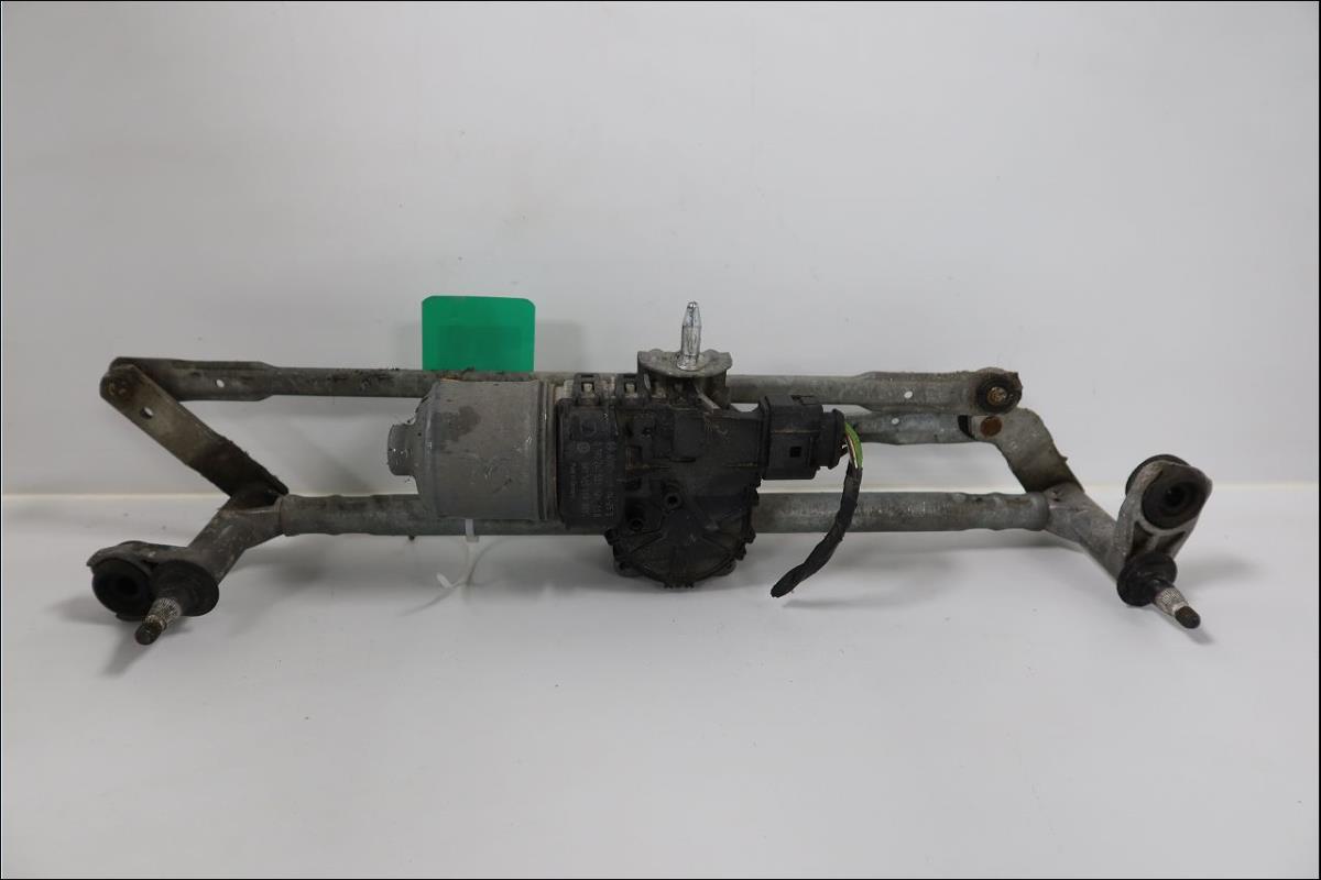 Moteur essuie glace avant