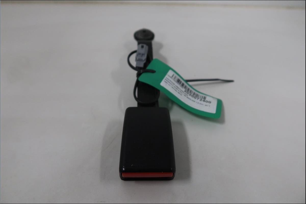 Attache ceinture avant gauche