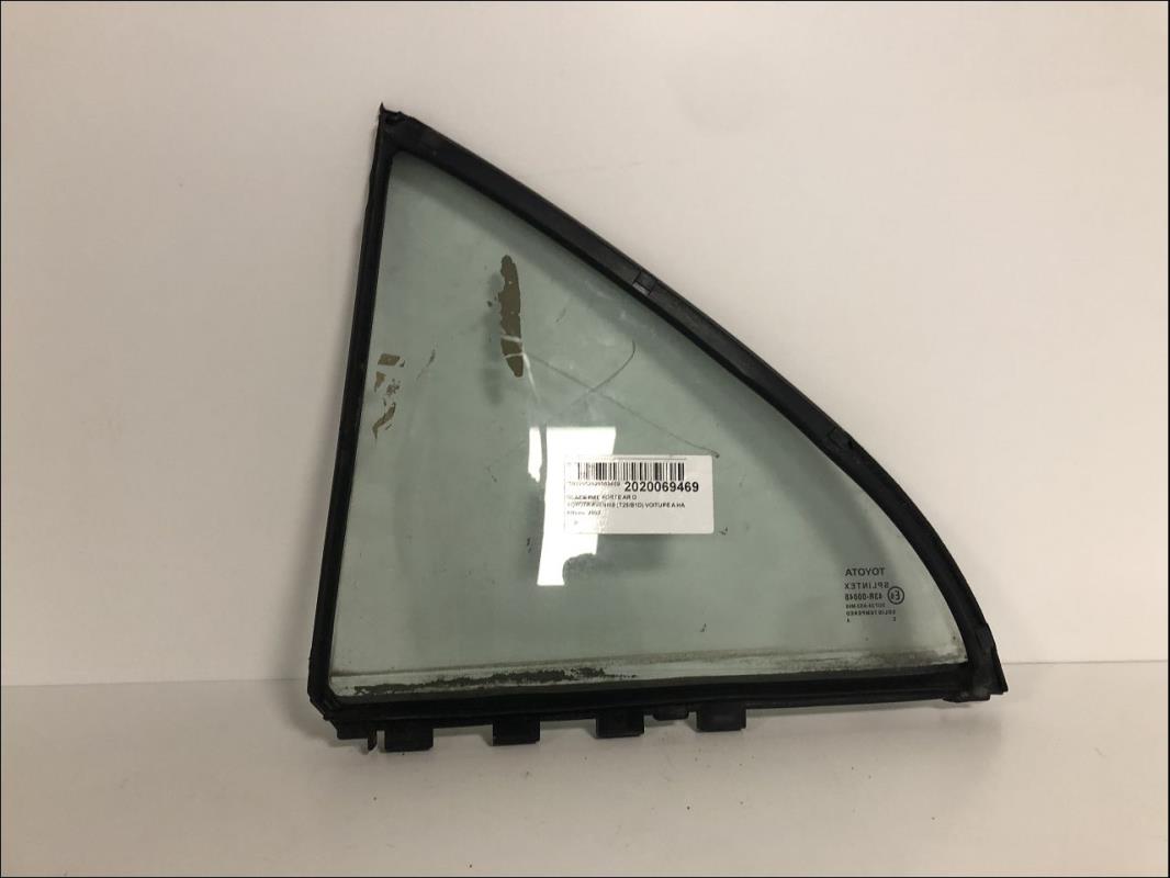 Rear vent glass