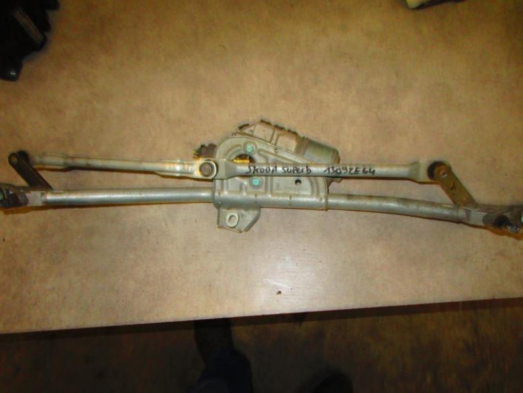 Moteur essuie glace avant