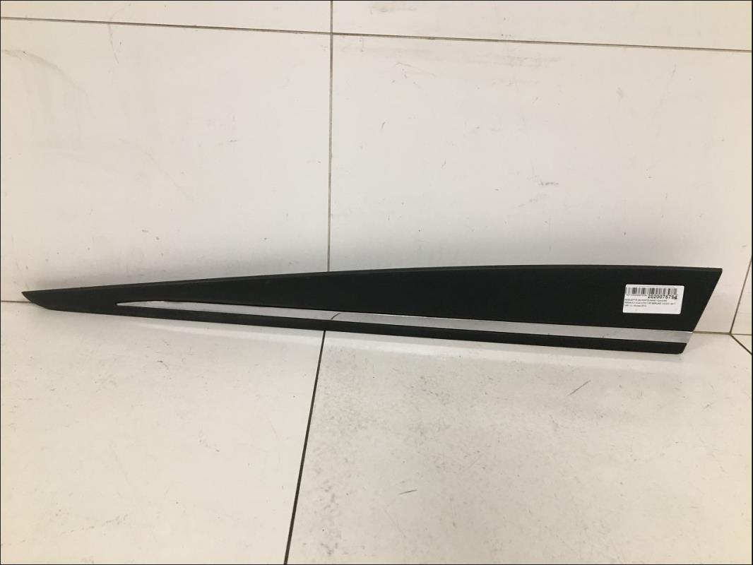 Baguette de porte avant gauche