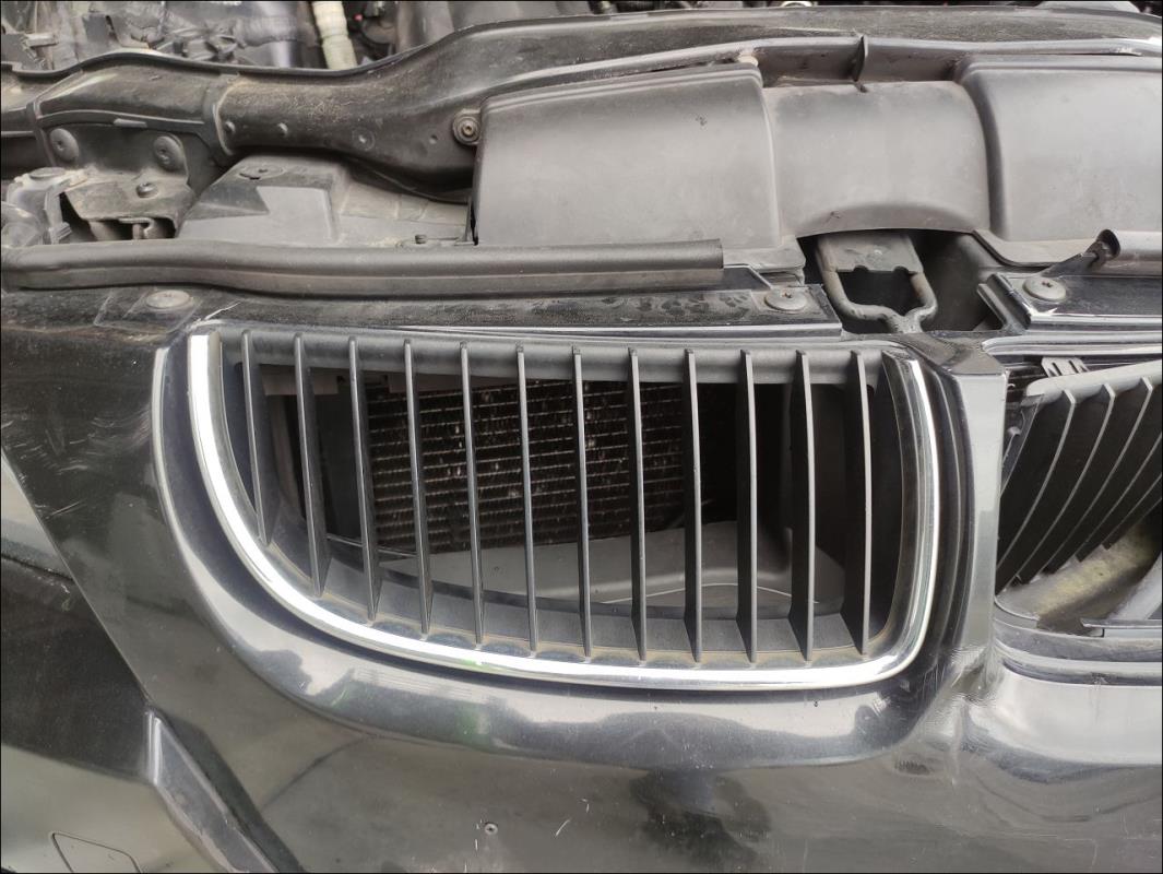 Grille de calandre droite