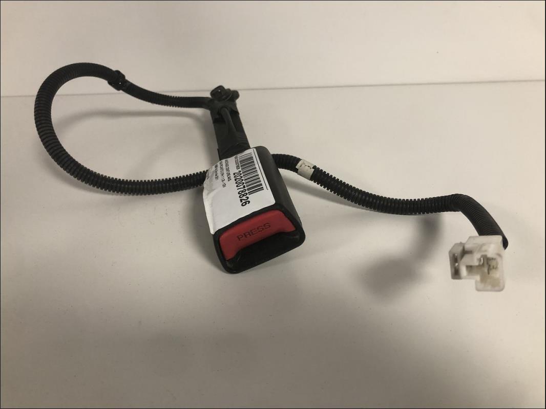 Attache ceinture avant gauche